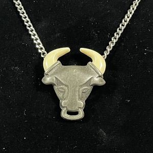 Vintage Avon 1978 Wild Country Pewter Bull Necklace